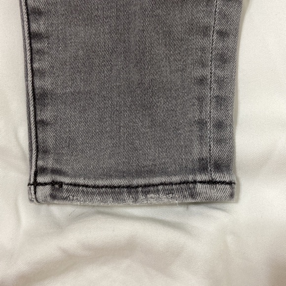Women’s American Eagle Outfitters Distressed Grey Jegging Jeans. Size 4 short. - Picture 7 of 16